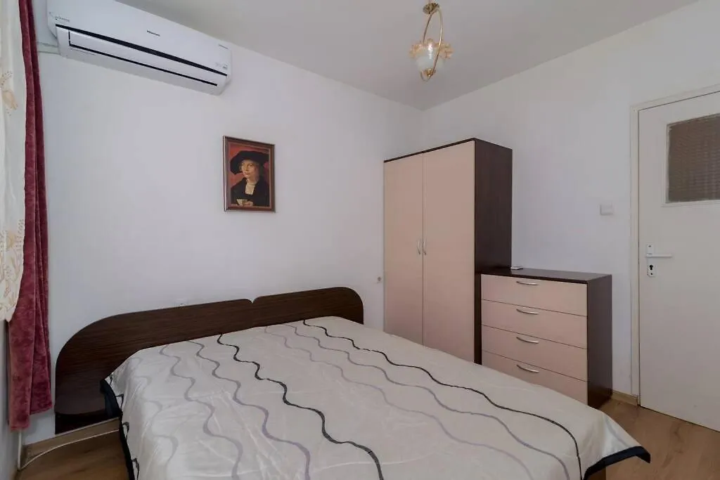 2 Bedroom Apartment Near The Opera Warna