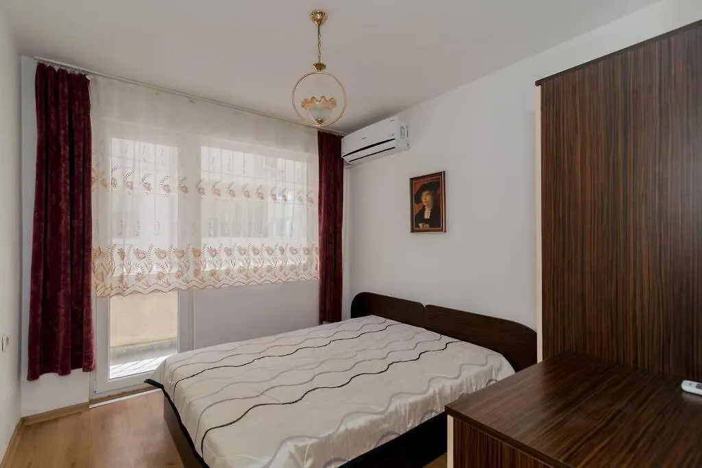 2 Bedroom Apartment Near The Opera Warna