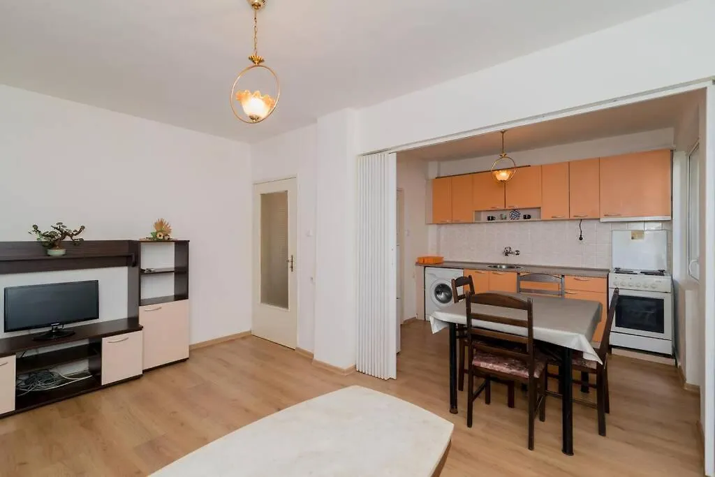 2 Bedroom Apartment Near The Opera Warna