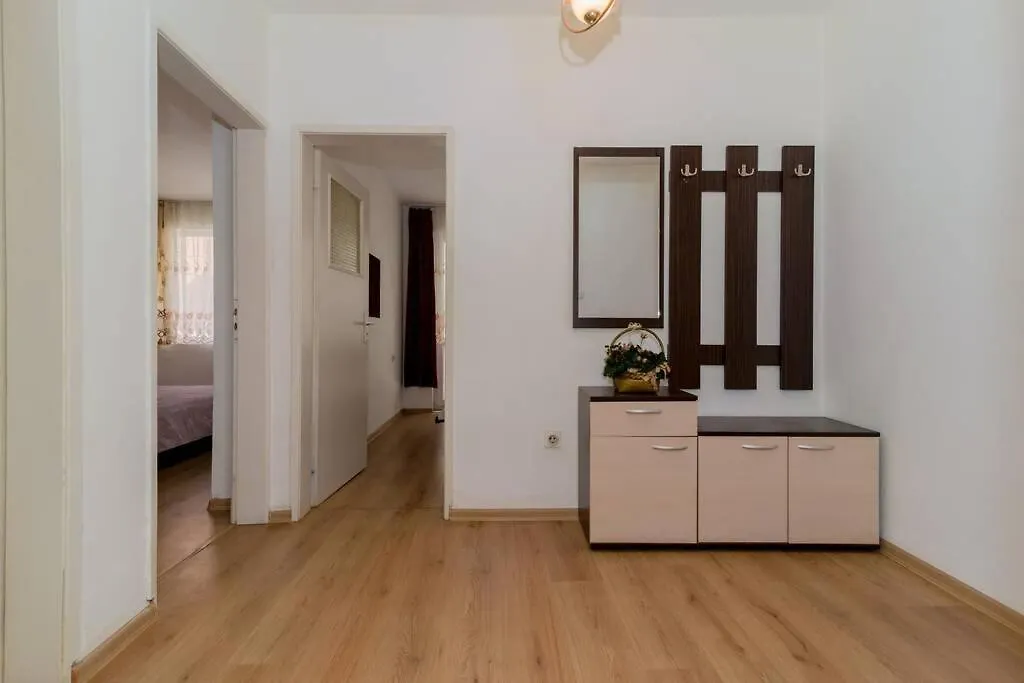 2 Bedroom Apartment Near The Opera Warna