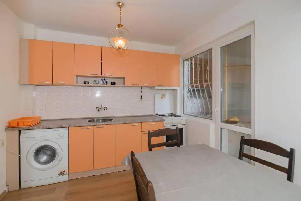 2 Bedroom Apartment Near The Opera Warna